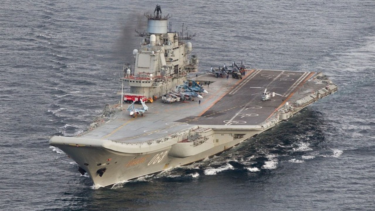 Russische Kriegsschiffe durchqueren den Ärmelkanal unter höchster Beobachtung