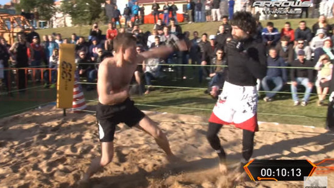 Fight zwischen einem 40-jährigen MMA-Veteranen und einem 26-jährigen Straßenkämpfer
