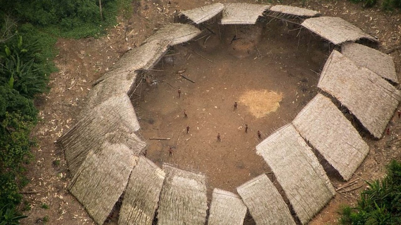 Flugbilder enthüllen: Dieser Amazonas-Stamm lebt komplett isoliert von der Außenwelt!