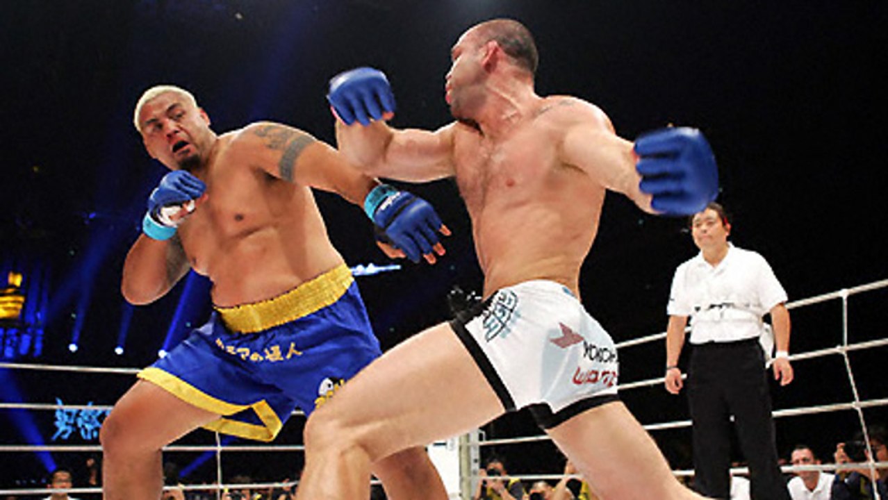 Brutaler Kampf zwischen Mark Hunt und Wanderlei Silva beim Pride