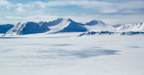 La NASA découvre un deuxième cratère de météorite sous la glace du Groenland