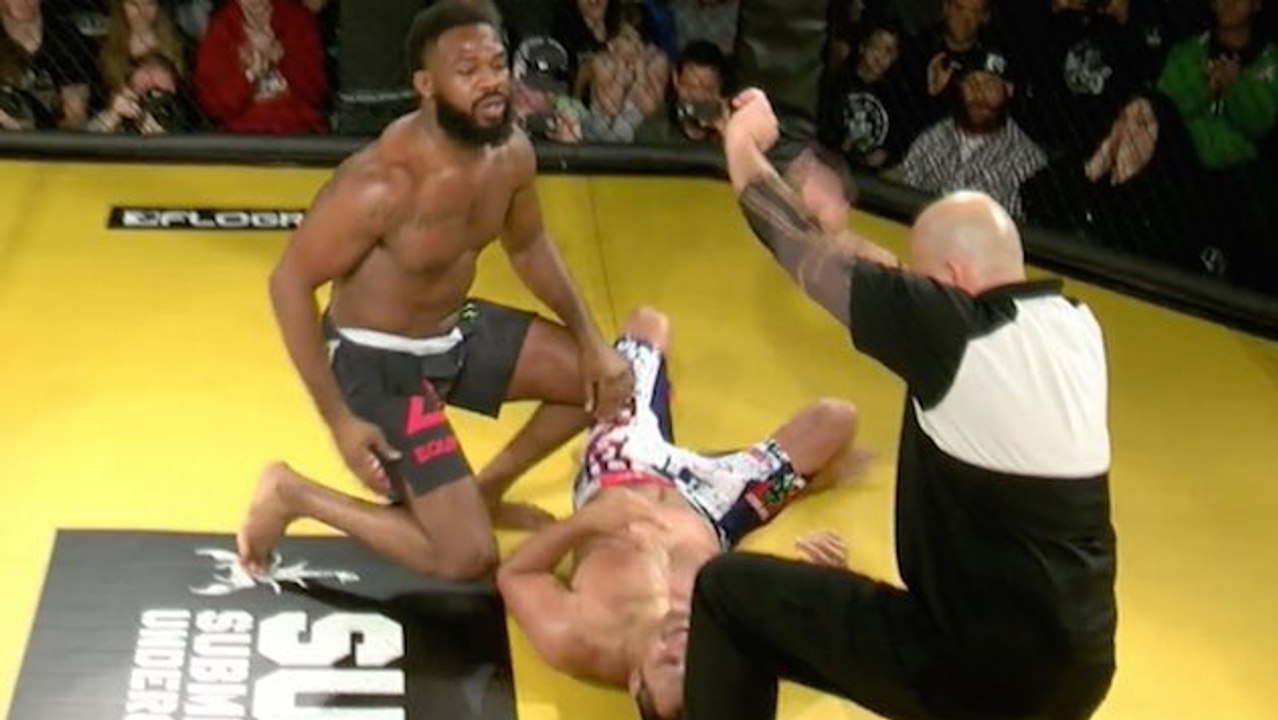 Jon Jones besiegt Dan Henderson bei Submission Underground 2 in einem Grappling-Kampf