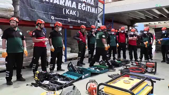 Gece gündüz demeden yardıma koştular