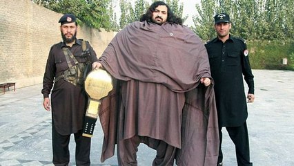 Der pakistanische Herkules: Er zieht nicht nur Traktoren, sondern hat noch ein viel größeres Ziel!