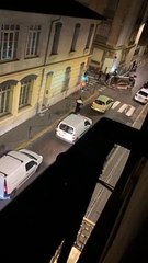 Une voiture sur le flanc à Marseille... repart comme si de rien n'était