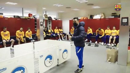 El cálido recibimiento del vestuario del Barça a Aubameyang / FCB