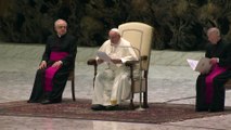 Vaticano, bizzarro fuoriprogramma durante l'udienza generale del Papa