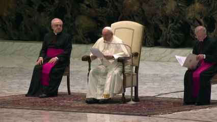 Vaticano, bizzarro fuoriprogramma durante l'udienza generale del Papa