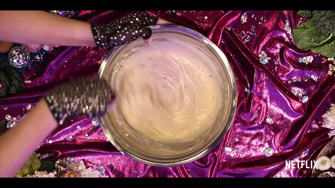 Cooking with Paris Fragman