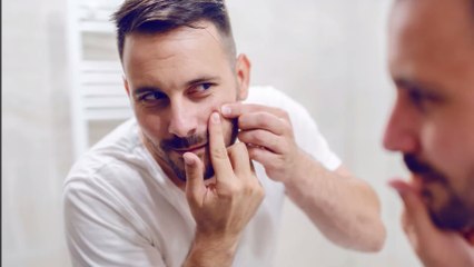 Chine : Un homme perce un bouton sur son menton et frôle la mort