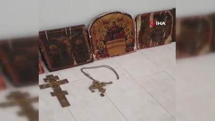 Yunanistan'da yaşlı çiftin evinde 587 parça tarihi eser bulundu