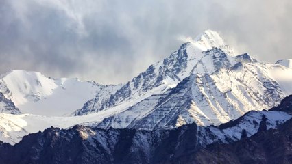 Inde : l'effondrement d'un glacier de l'Himalaya fait au moins 7 morts et une centaine de disparus