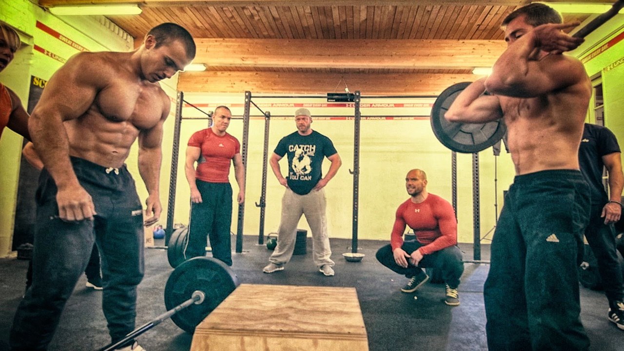 Ein Powerbuilding-Experte tritt gegen einen Calisthenics-Profi an: Wer ist der Stärkere?