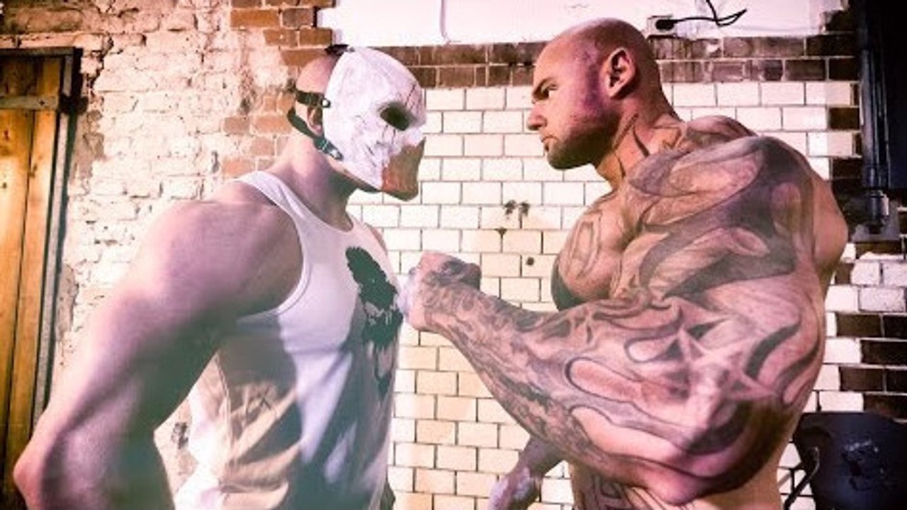 Wenn ein Monstrum und ein Bodybuilder ihre Kräfte messen