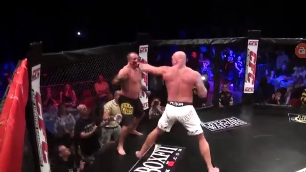 Dieser ehemalige Boxer wechselt zur MMA. Doch sein Kampf dauert nicht lang!