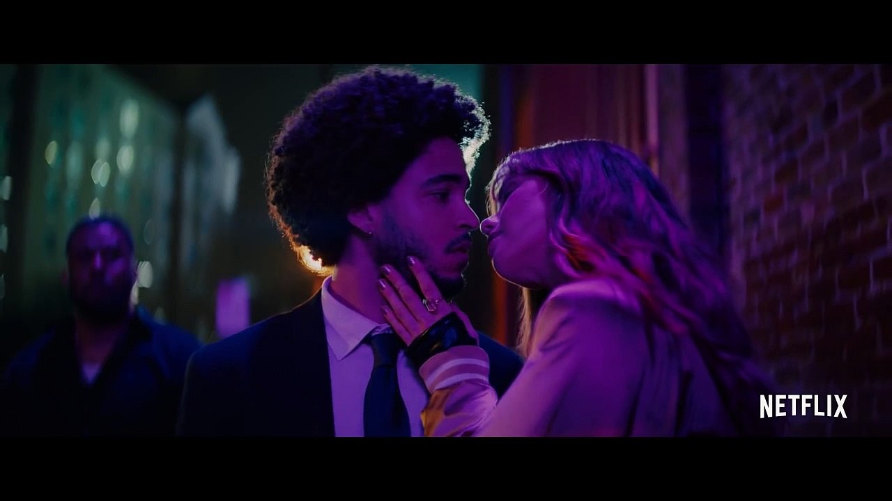 Night Teeth Fragman