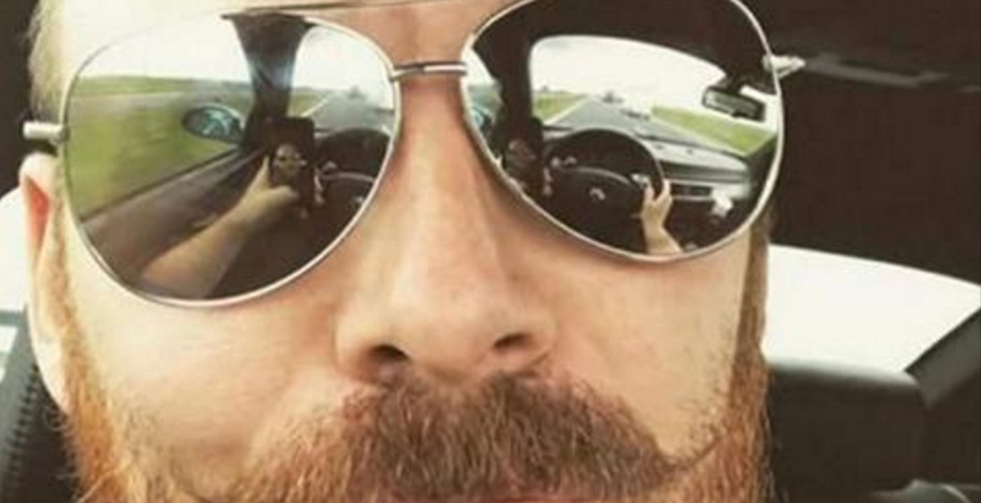 Vor der eigenen Hochzeit postet er dieses Foto. Er bereut das Selfie noch immer