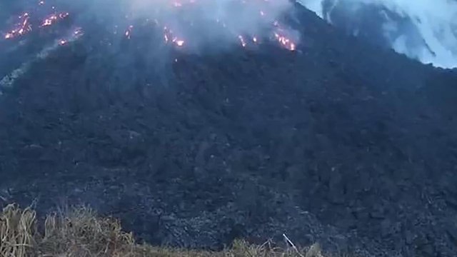 Volcan : l'île de Saint-Vincent recouverte d'une épaisse couche de cendres (PHOTOS)