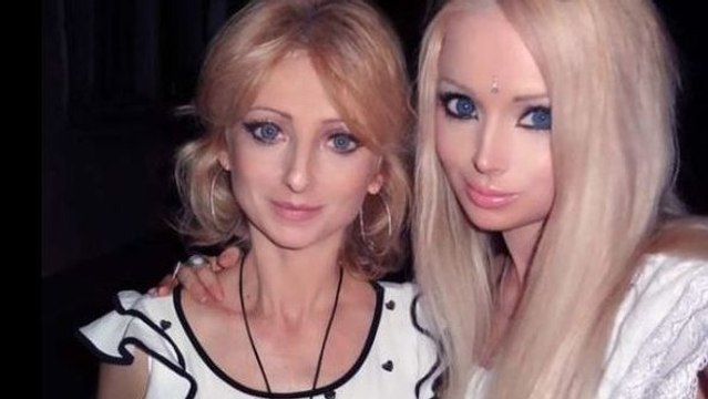 Sie sieht aus wie die Barbie-Puppe: Aber wartet, bis ihr den Rest der Familie seht!