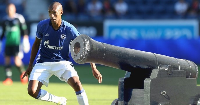 FIFA 18 : faites jouer ce défenseur en attaque, il a un shoot de folie et il ne coûte rien !