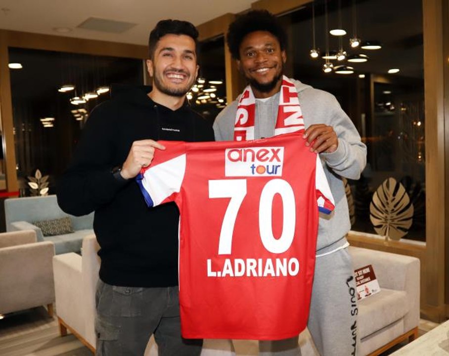 Antalyaspor, Brezilyalı forvet Luiz Adriano'yu kadrosuna kattı