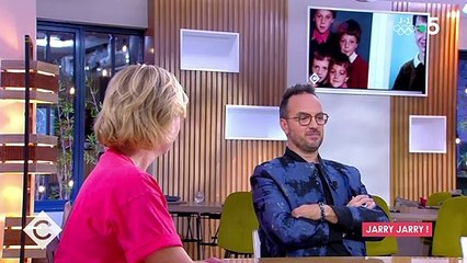 Jarry évoque la réaction de sa mère à l'annonce de son homosexualité