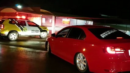 Após fuga, indivíduos são detidos por disparo de arma de fogo e carro é apreendido