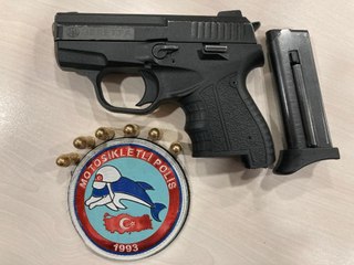 İstanbul’da otomobilin vitesinden ve torpido konsolundan tabanca çıktı