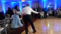 Ils réalisent leur première danse de couple marié... Et là, un drame se produit !