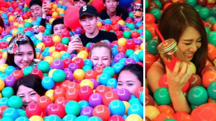 Interdit aux -18 ans, ce bar japonais vous plonge dans une immense piscine à boules