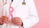 Cancer du sein : les gestes simples de l'autopalpation