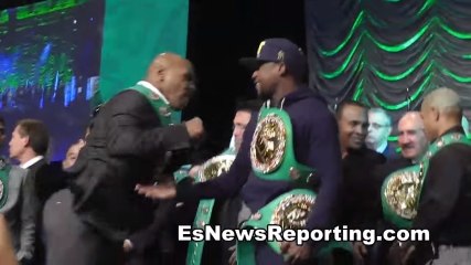 Mike Tyson verpasst Floyd Mayweather beinahe eine Rechte