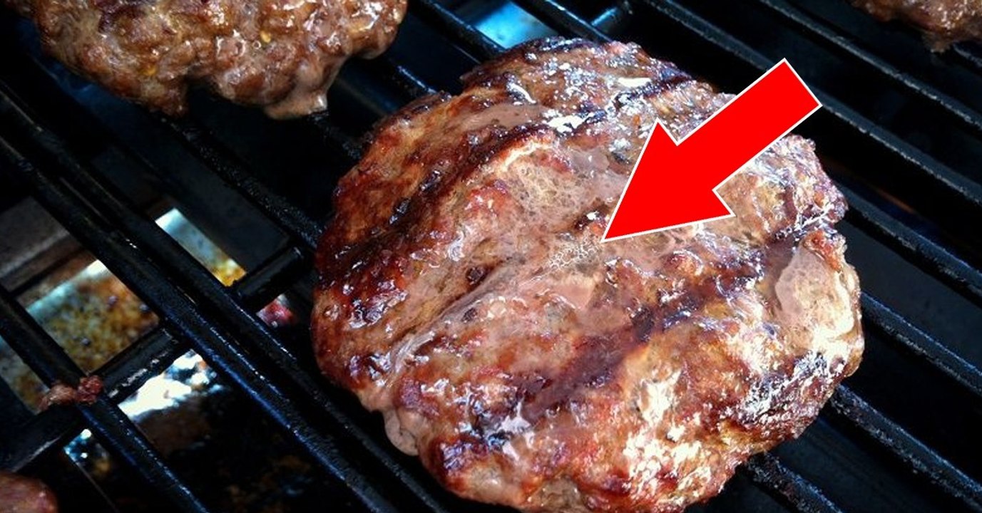 Burgerfleisch grillen mit Eiswürfel