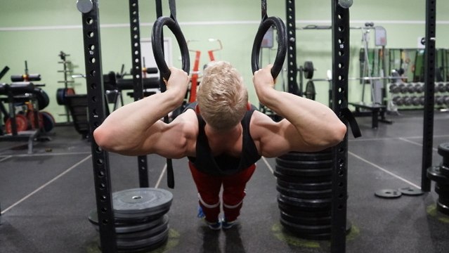 Baut euch allein mit eurem Körpergewicht einen massiven Rücken bis zur Erschöpfung auf