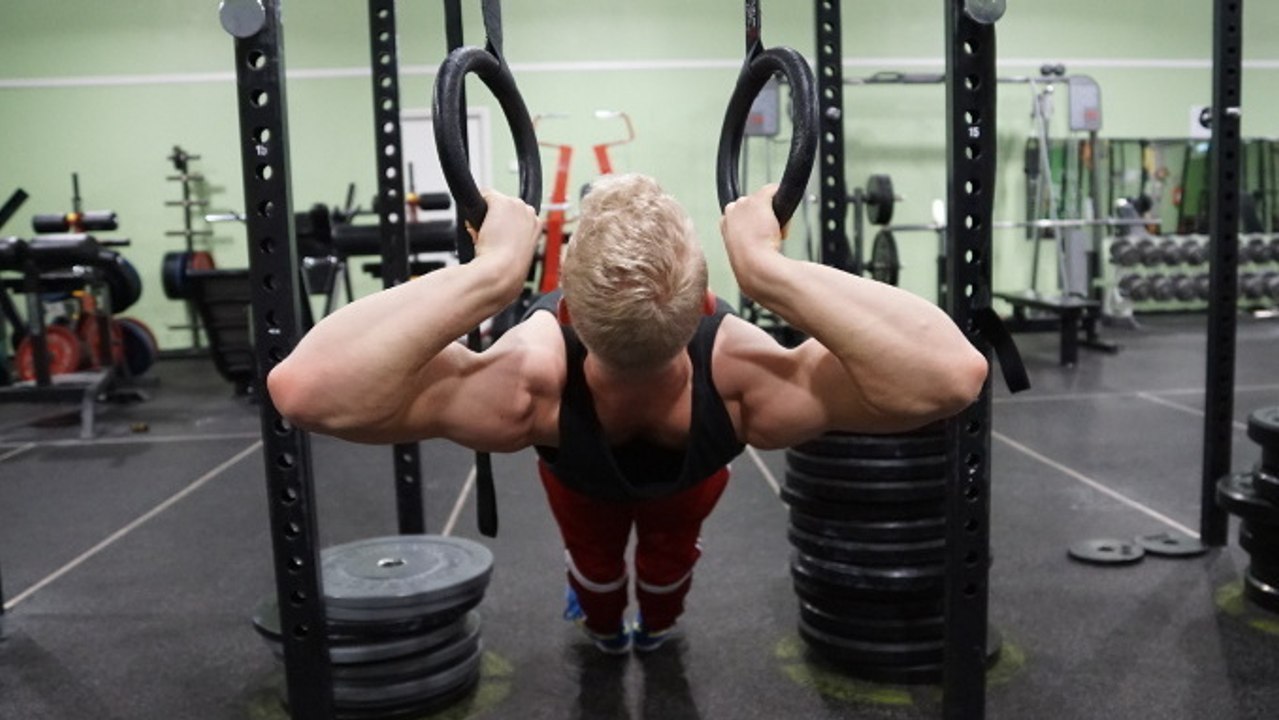 Baut euch allein mit eurem Körpergewicht einen massiven Rücken bis zur Erschöpfung auf