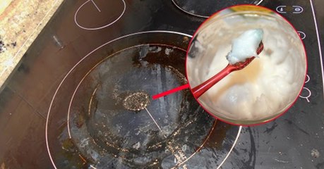 Mit diesem Trick bekommt er sein Keramikfeld wieder richtig sauber. Ganz ohne Chemie!