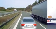 Autobahn: Der Audi bremst den LKW absichtlich aus