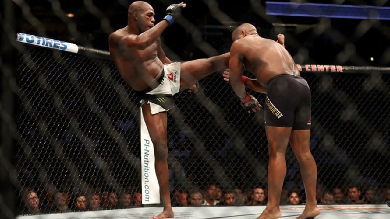 Ufc 214: jon jones schlägt daniel cormier k. o. und holt sich den gürtel im halbschwergewicht zurück