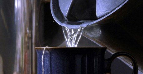 Darf man gekochtes Wasser wieder aufkochen? Ihr tippt bestimmt falsch!