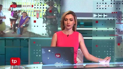 Una mujer que llevaba a su hijo al primer día de clases murió al caer del micro