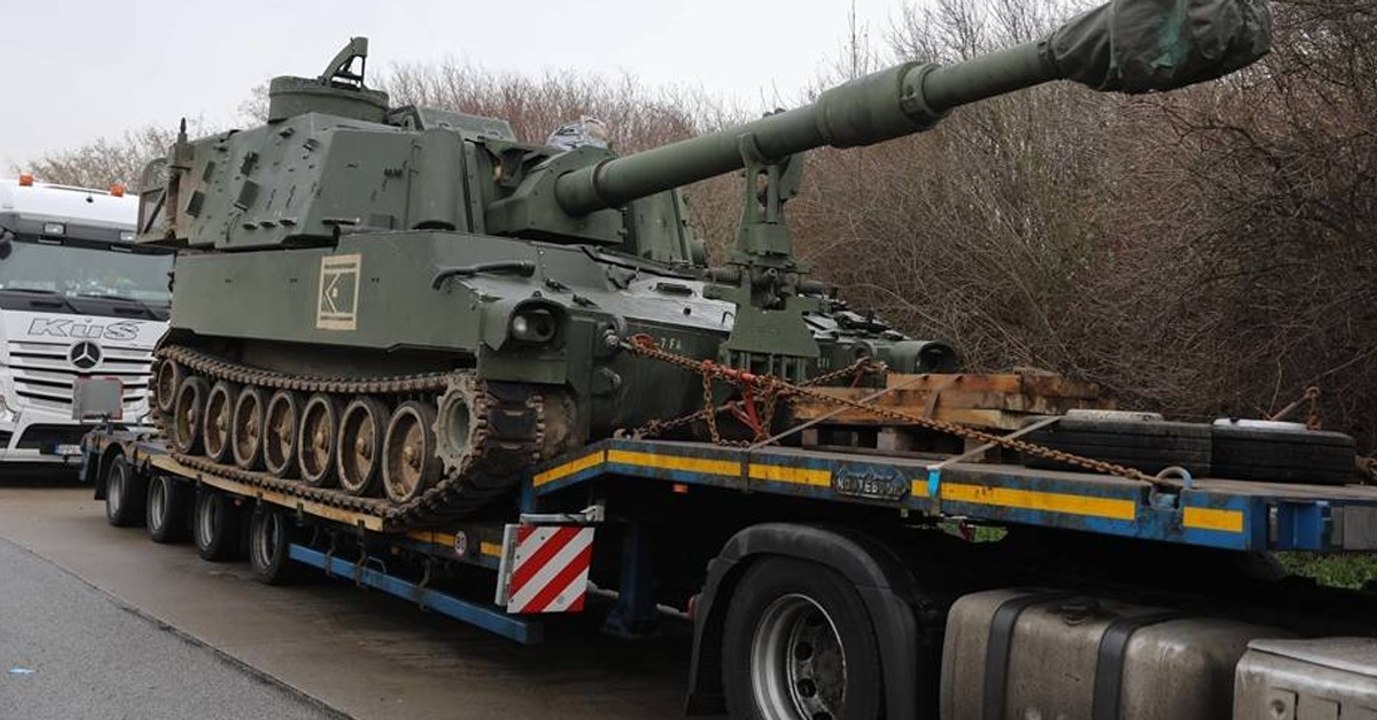 Polizei stoppt polnischen Panzertransport auf der A4