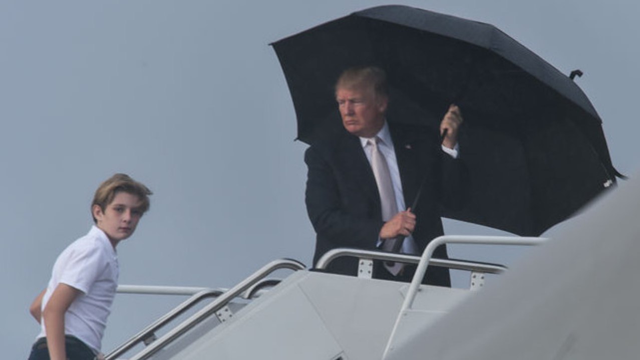 Donald Trump und sein großer Regenschirm empören viele US-Amerikaner