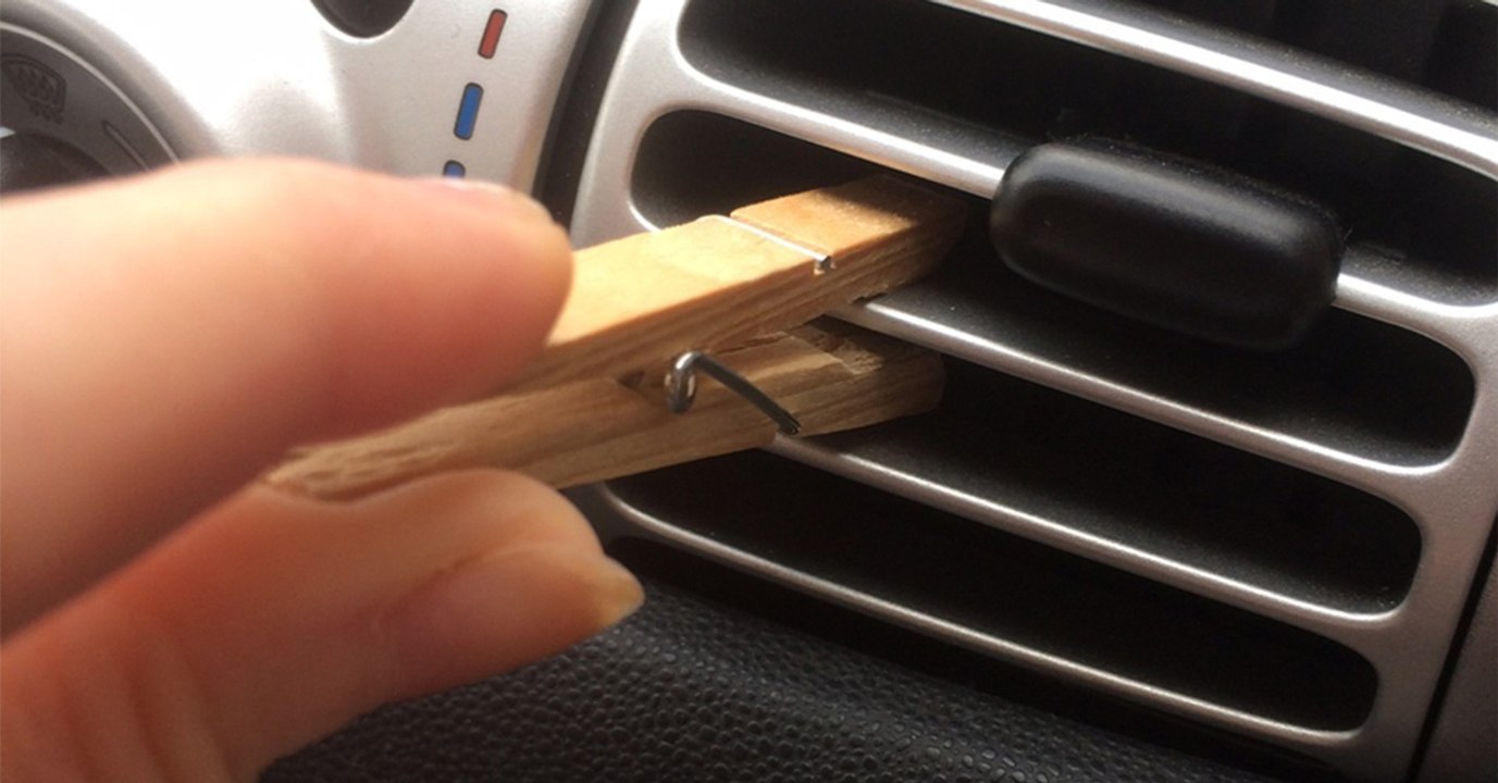 Aus diesem Grund solltest du im Winter immer eine Wäscheklammer im Auto haben
