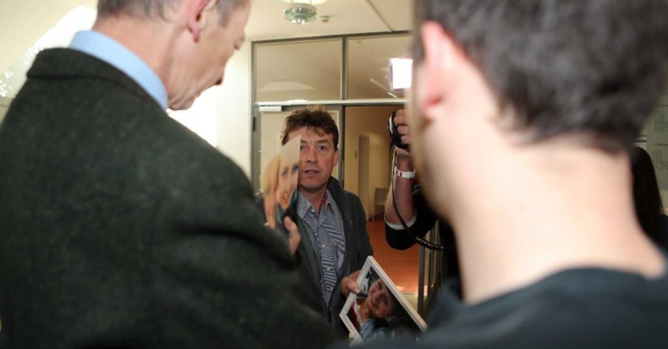 Prozess gegen Todesraser: Vater geht auf Täter los