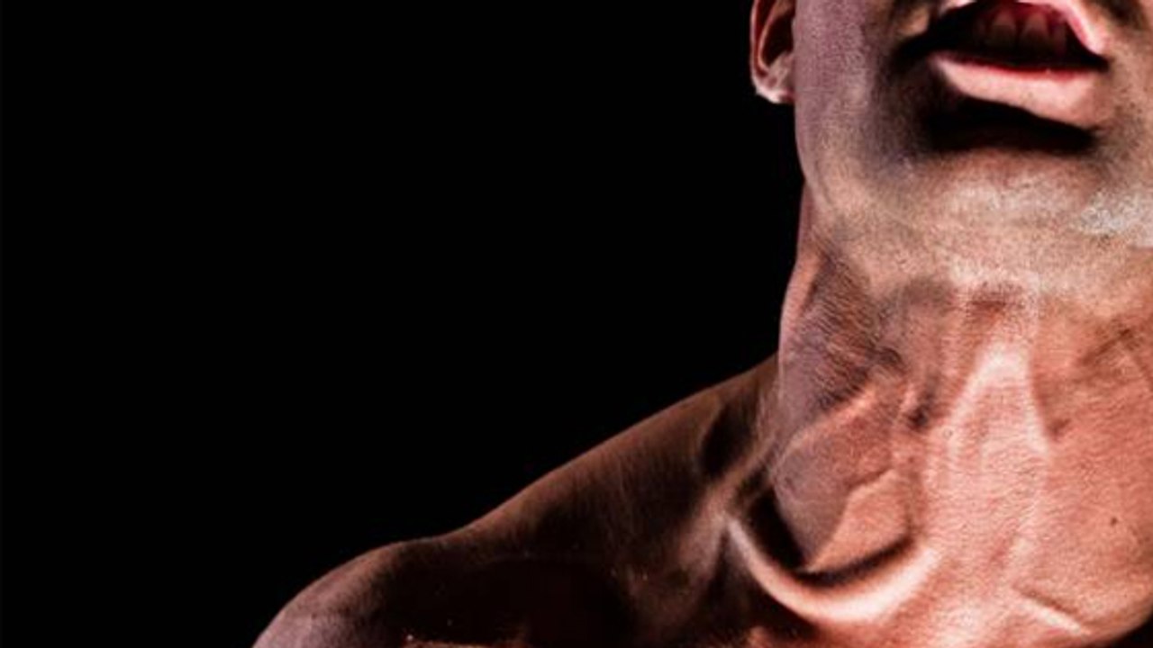 Muskulöser Stiernacken: So trainiert ihr wie Tom Hardy