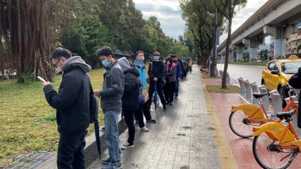 Taiwanese supporters queue up to buy Lithuanian rum held up by mainland China