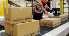 Zettel mit Nachricht in Amazon-Päckchen entdeckt, die allen zu denken gibt!