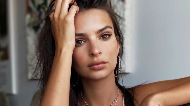 Emily Ratajkowski zeigt sich in Turnschuhen und macht ihre Fans völlig verrückt