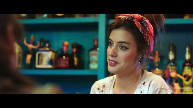 Bajo el mismo techo Orijinal Fragman