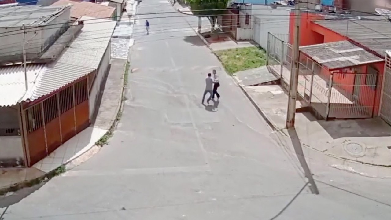 Studentin schlägt bewaffneten Angreifer in die Flucht